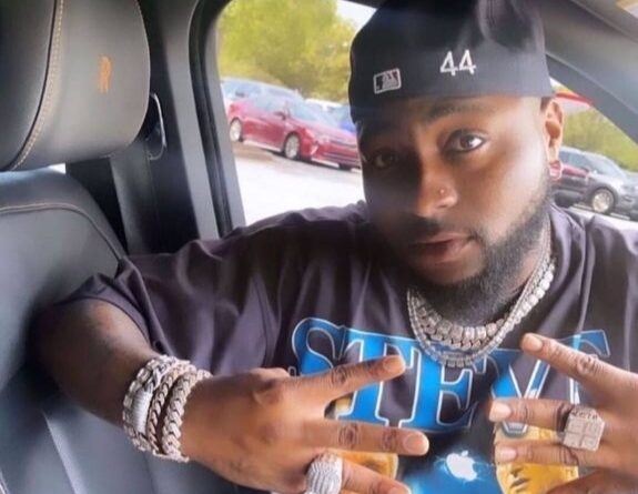 Davido makes first appearance online