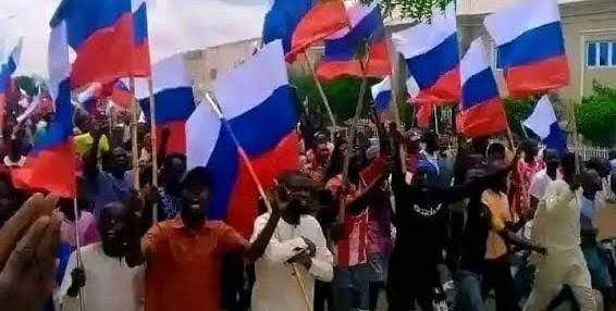 LP Chieftain Lauds Tinubu’s Fast Action Over Protesters Flying Russia’s Flag