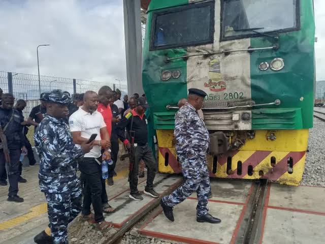 police-rescues-passengers-after-kogi-train-accident