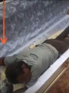 elderly-man-forced-into-coffin-with-c0rpse-after-being-accused-of-k!lling-the-deceased-in-cross-river
