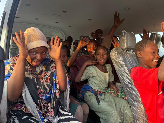 presidency-shares-details-of-how-kidnapped-niger-schoolchildren-were-rescued