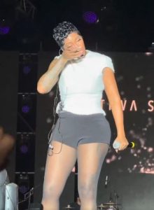 the-moment-tiwa-savage-broke-into-tears-on-stage-while-performing-‘somebody’s-son’-at-cotonou-concert-(video)