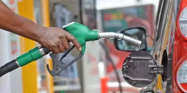 Dangote Cuts Petrol Price by ₦100 per Litre Amidst Dropping Consumption Rates