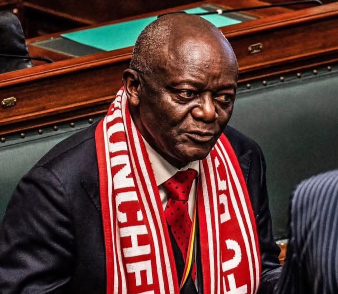 “Father of the Year”: Viral Photos Show Pierre Kompany Taking Bayern Munich to the Belgian Parliament