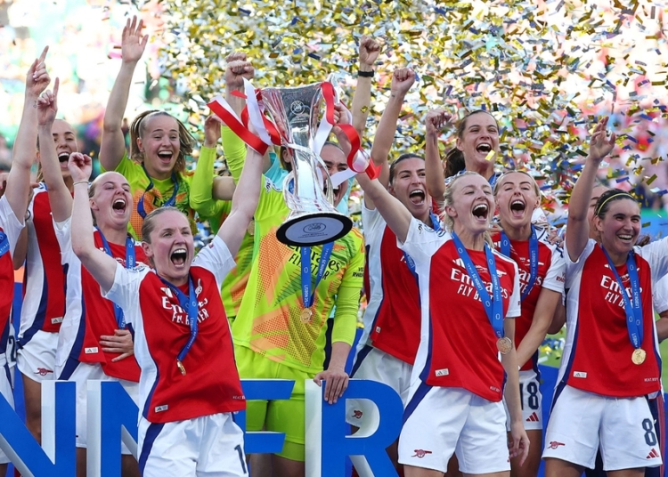 “Back Among the Elite”: Russo Brace Seals Champions League Spot for Arsenal Women