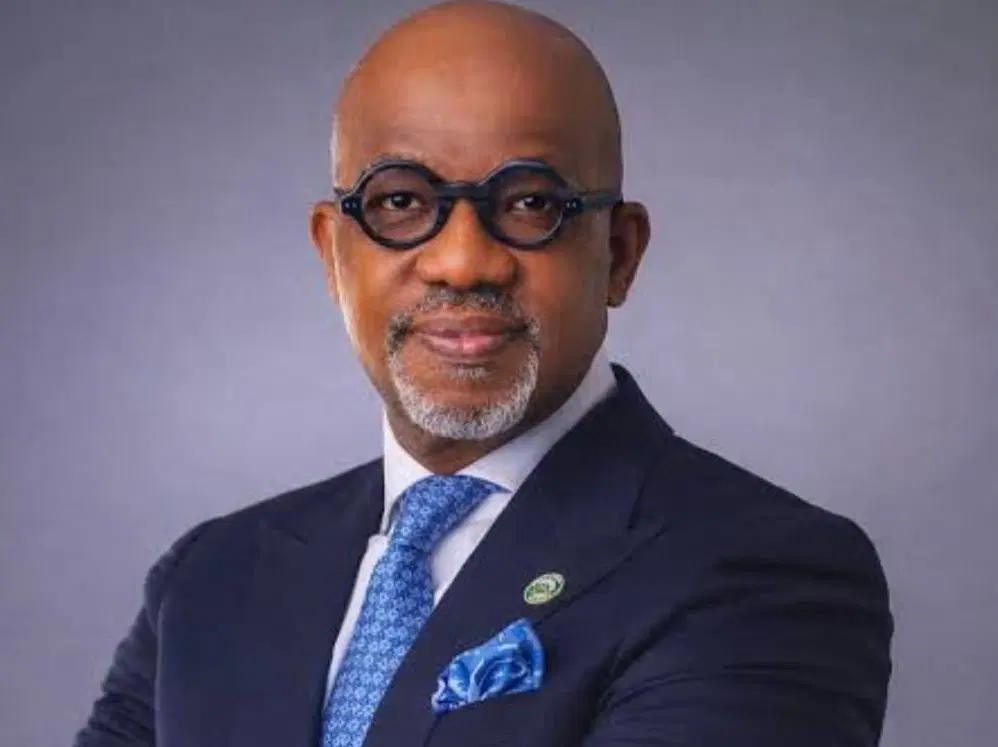 “No One is Prostrating!” — Ogun State Government Rubbishes Rumors of Cabinet Members Bowing to Gov Abiodun